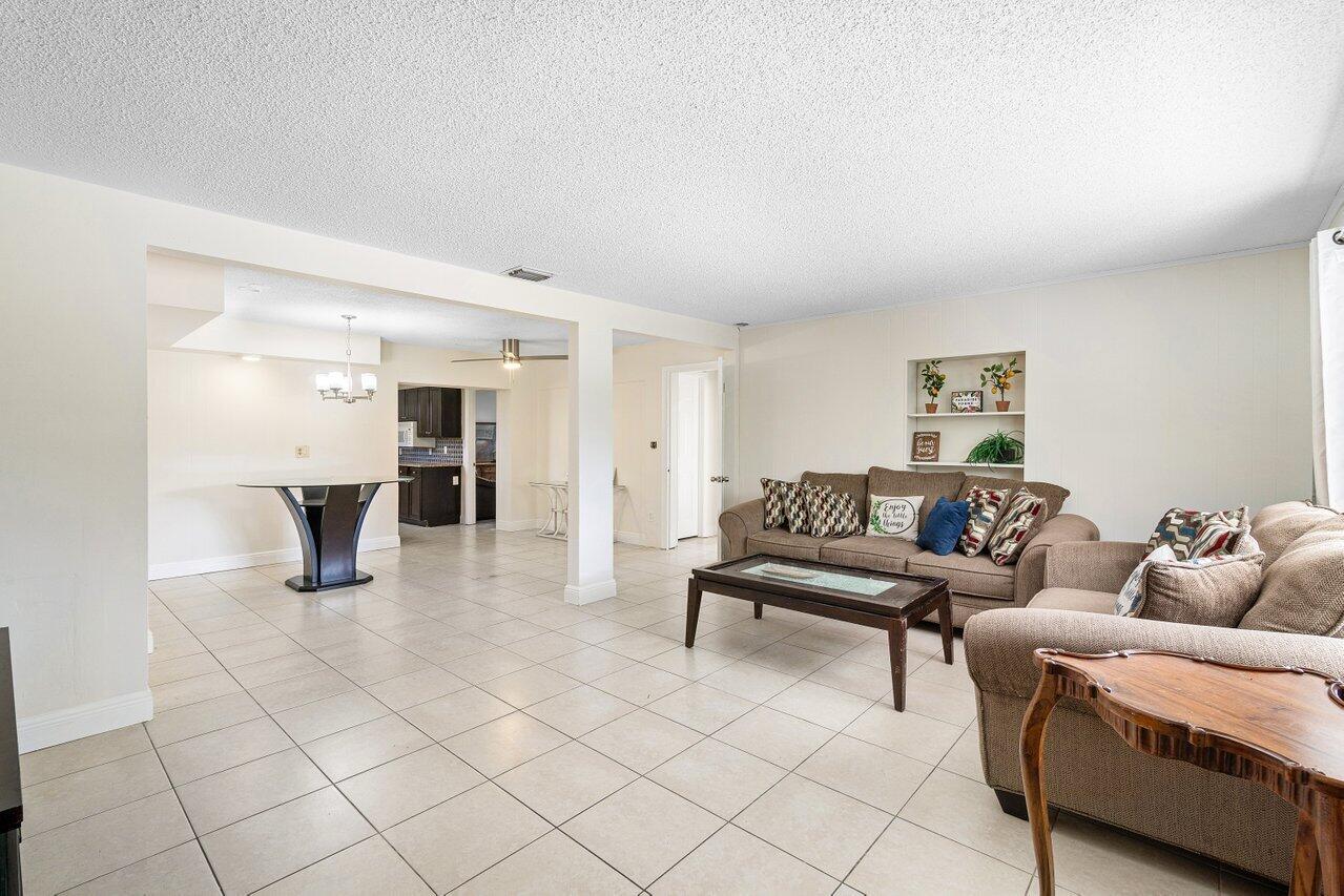 612 S Swinton Avenue