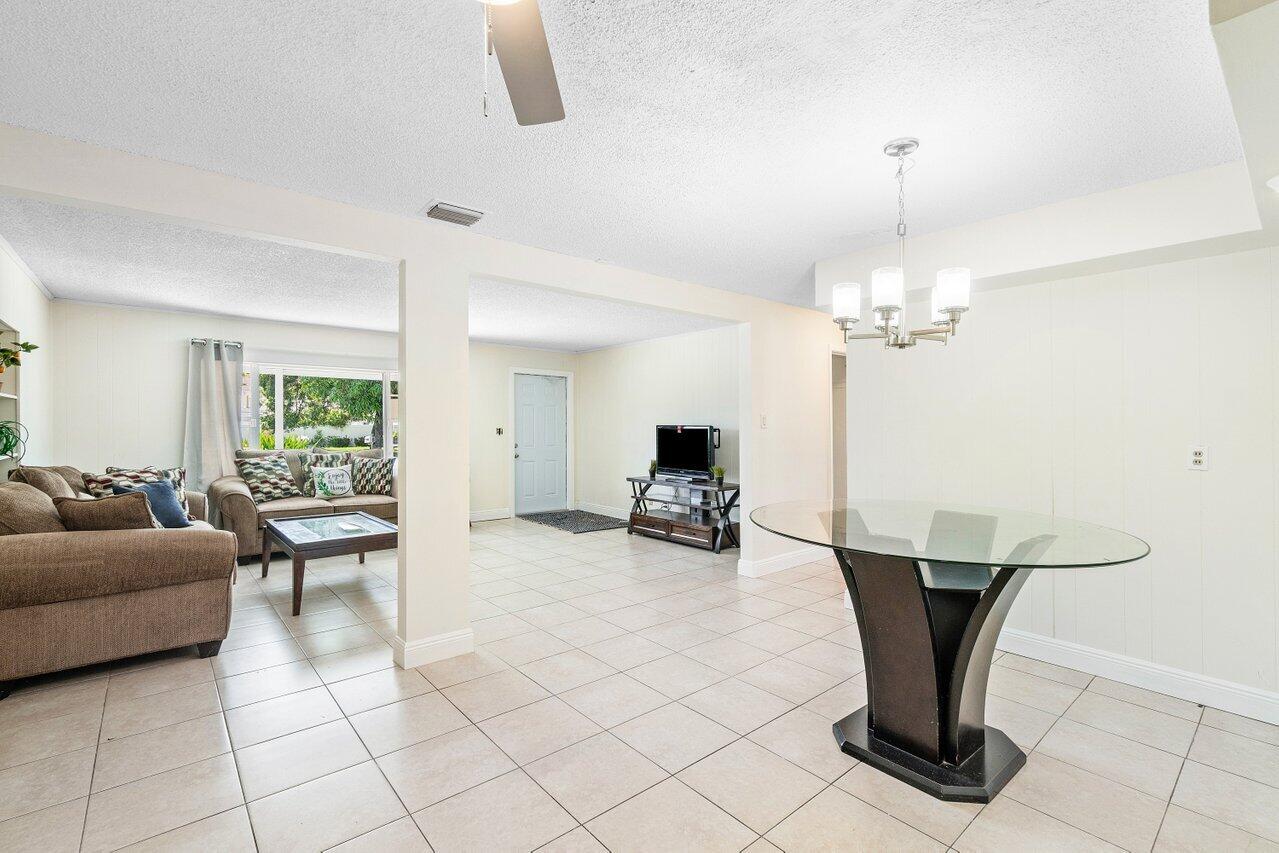 612 S Swinton Avenue