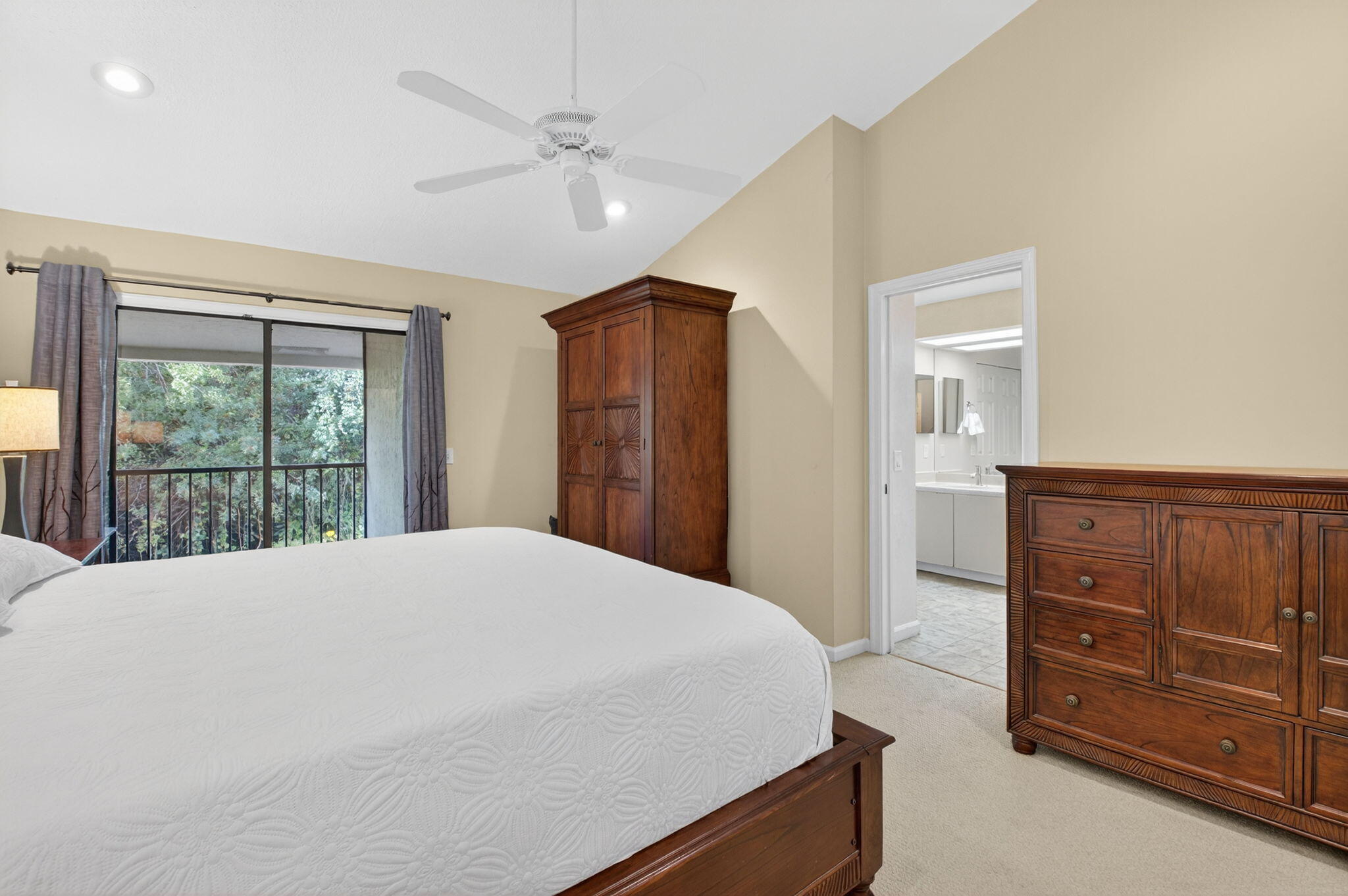 5600 Coach House Circle E