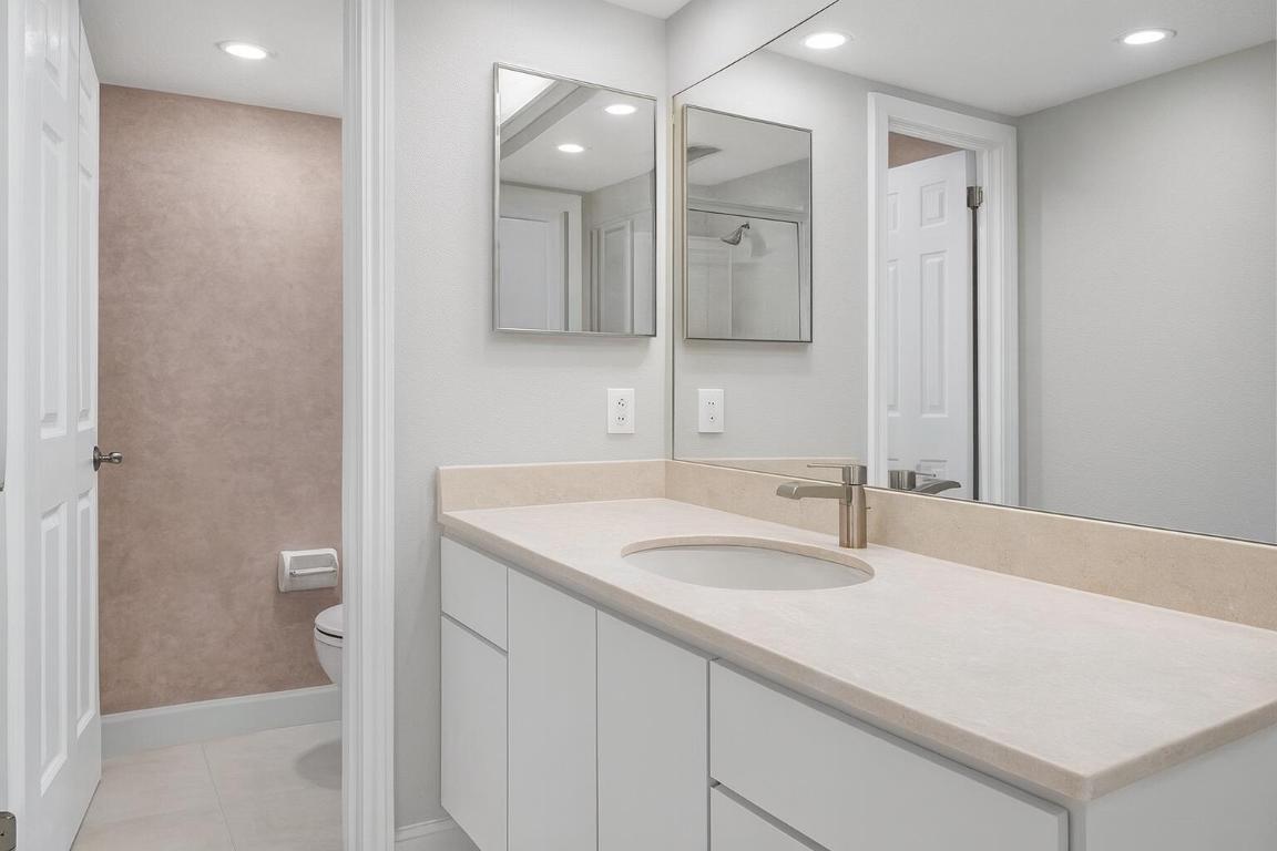 5600 Coach House Circle E