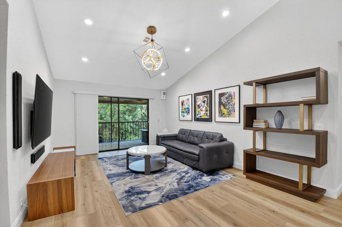 5600 Coach House Circle E