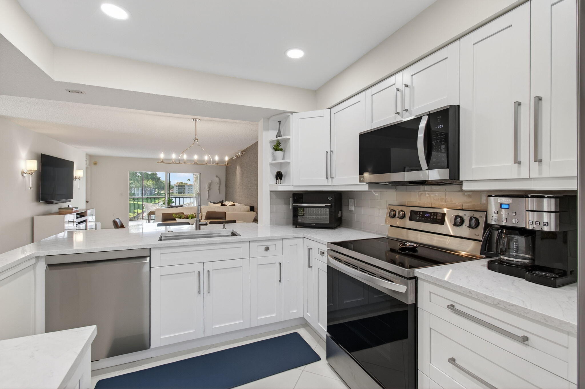 6121 Pointe Regal Circle 201