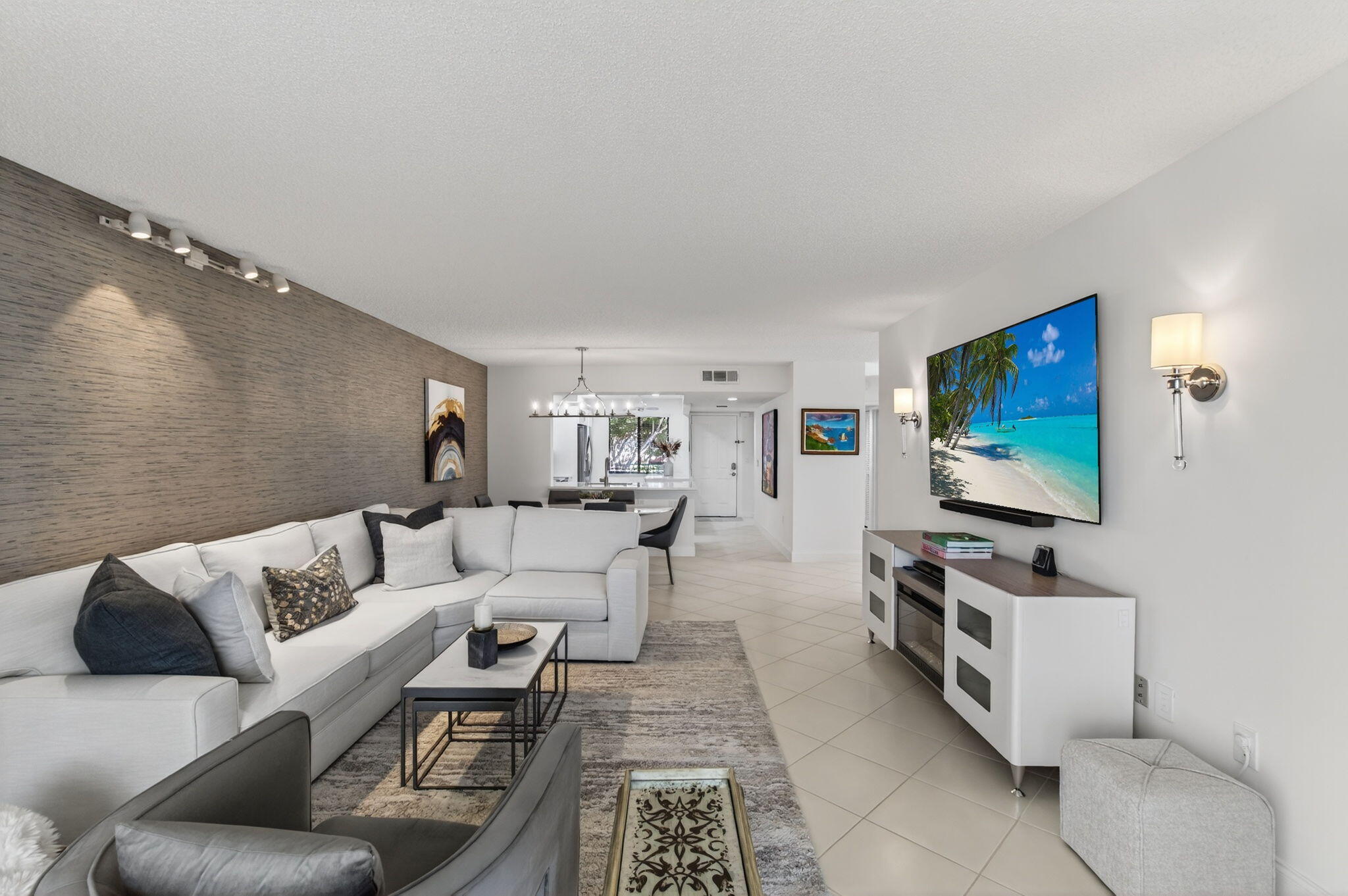 6121 Pointe Regal Circle 201