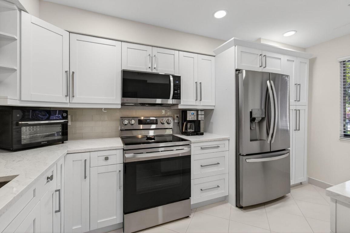 6121 Pointe Regal Circle 201