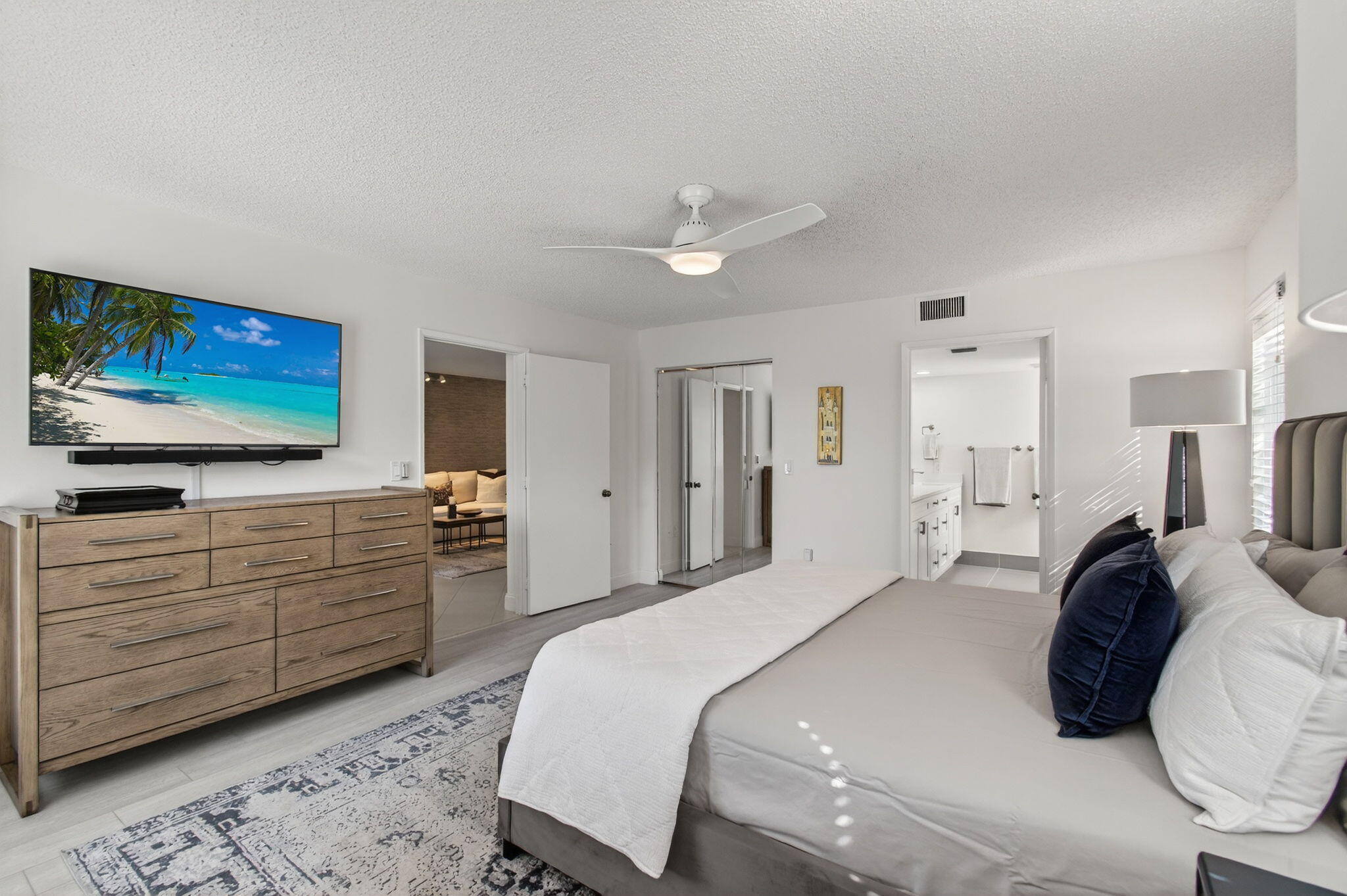 6121 Pointe Regal Circle 201