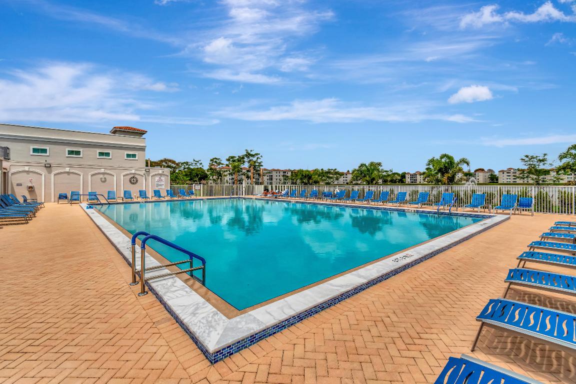 6121 Pointe Regal Circle 201