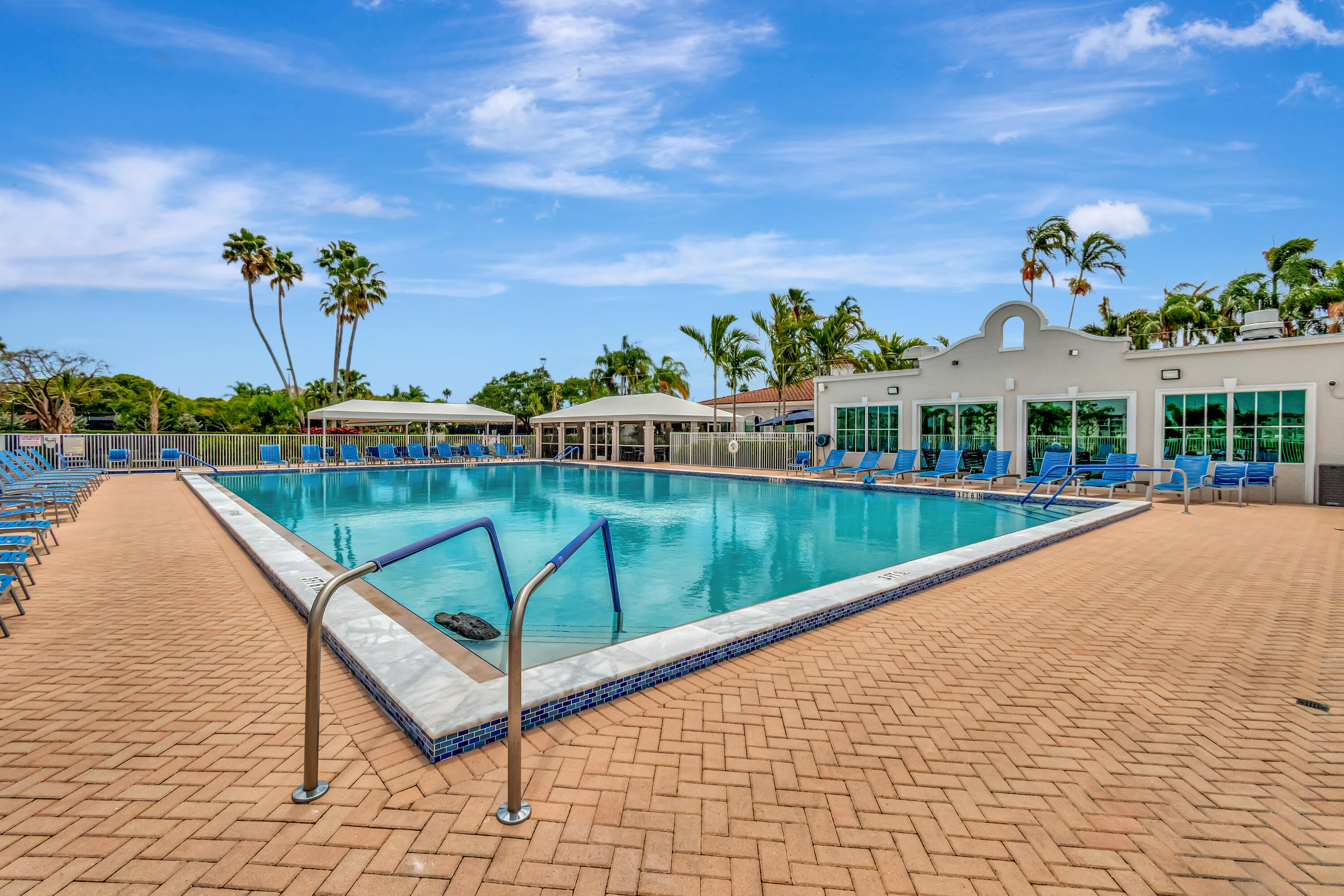 6121 Pointe Regal Circle 201