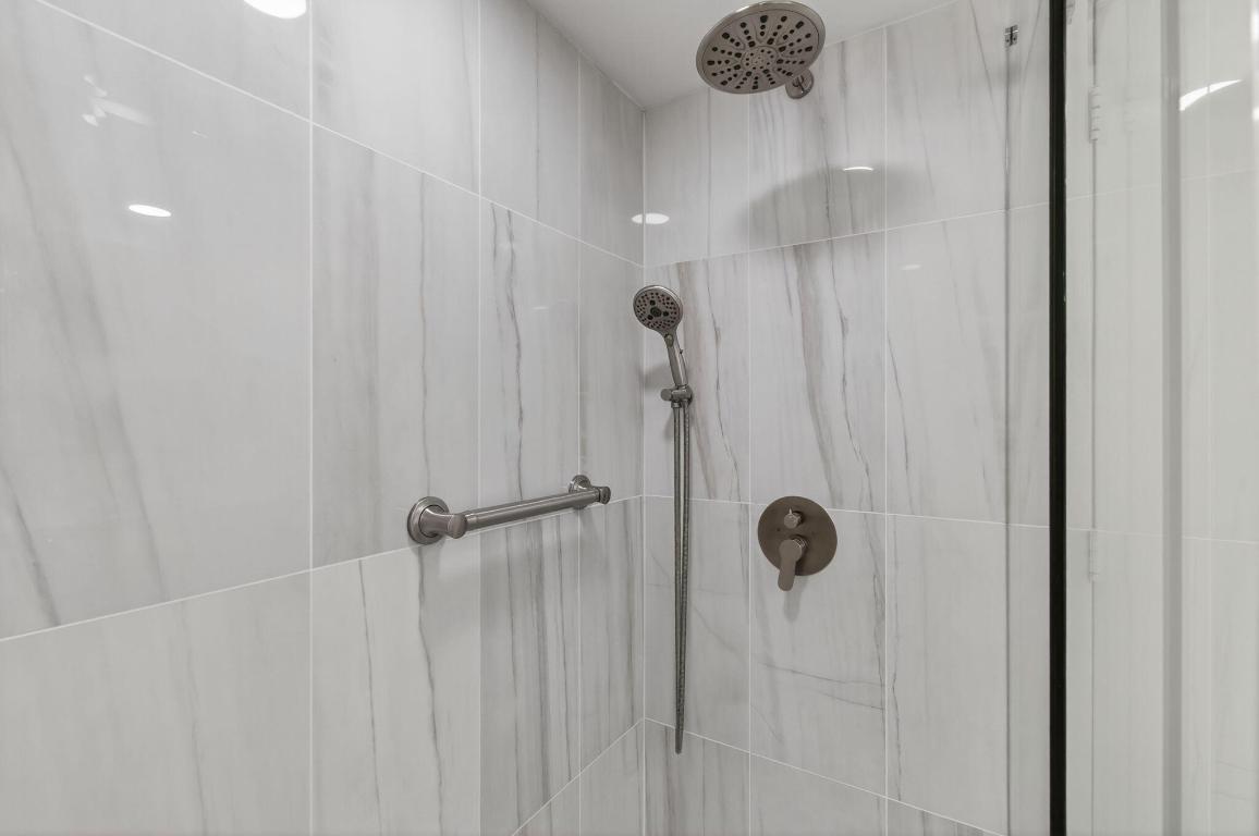 6121 Pointe Regal Circle 201