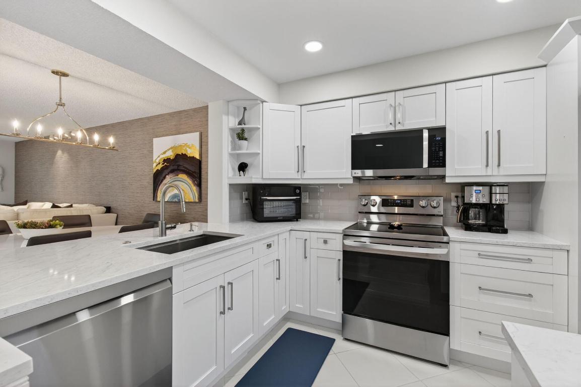 6121 Pointe Regal Circle 201