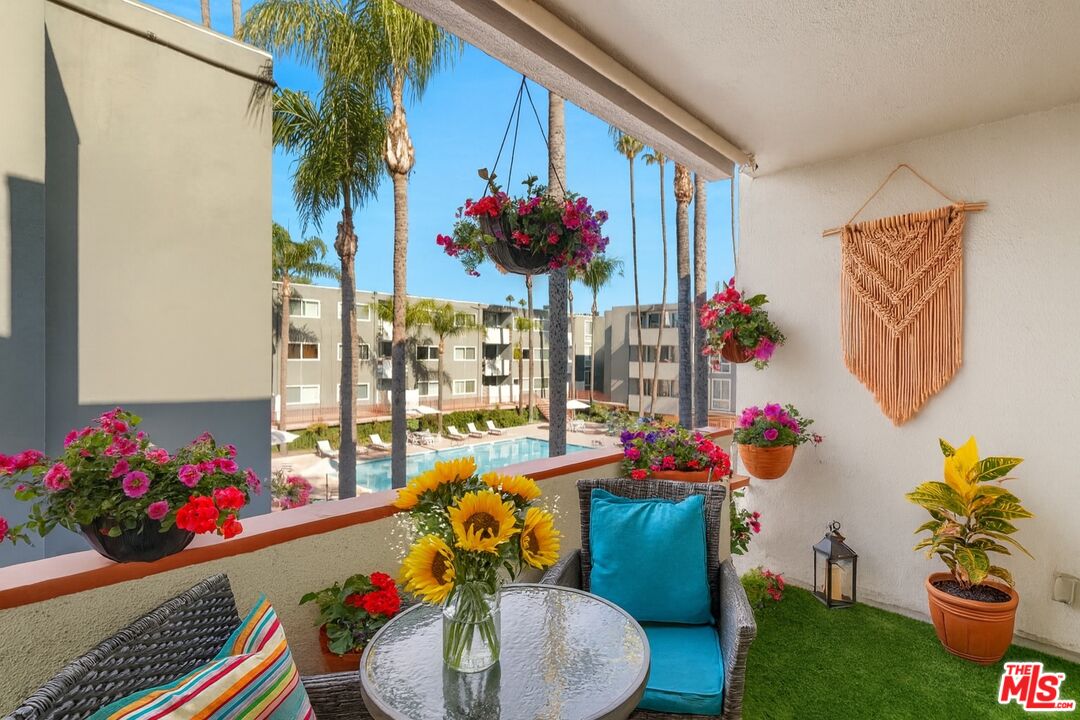 4915 Tyrone Ave Unit: 234