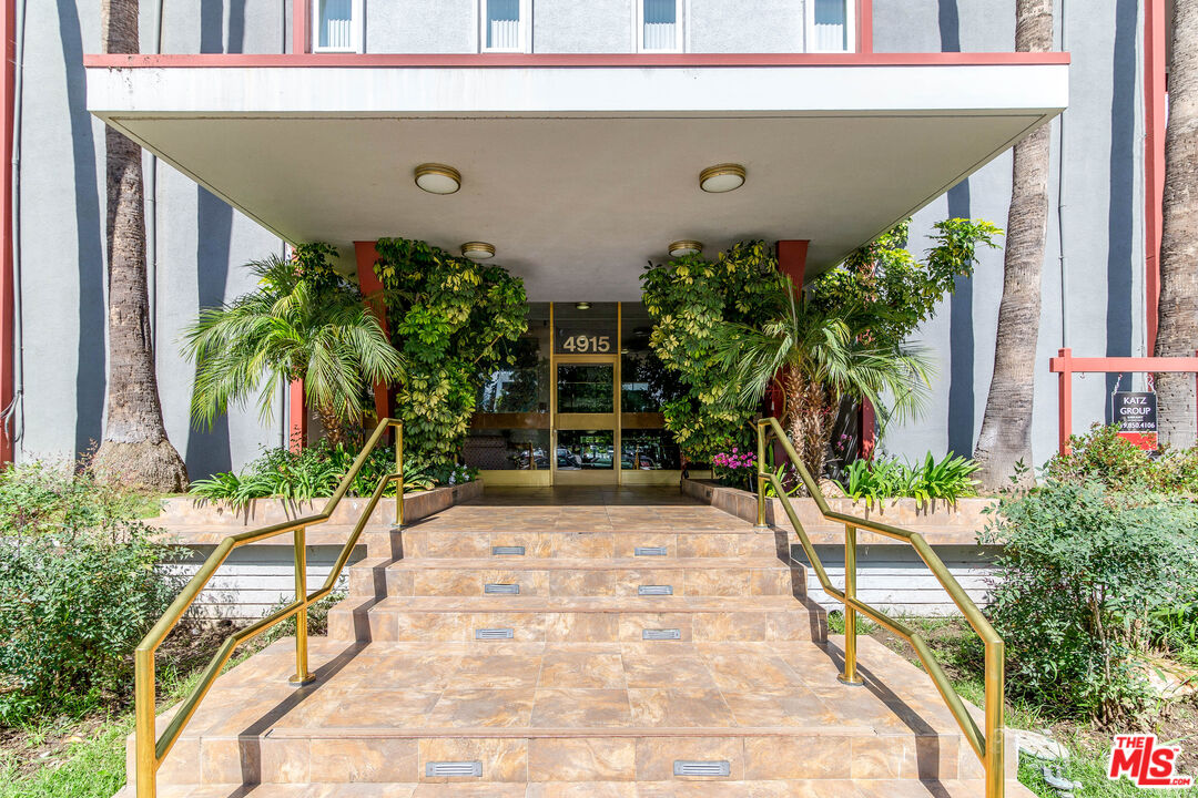 4915 Tyrone Ave Unit: 234