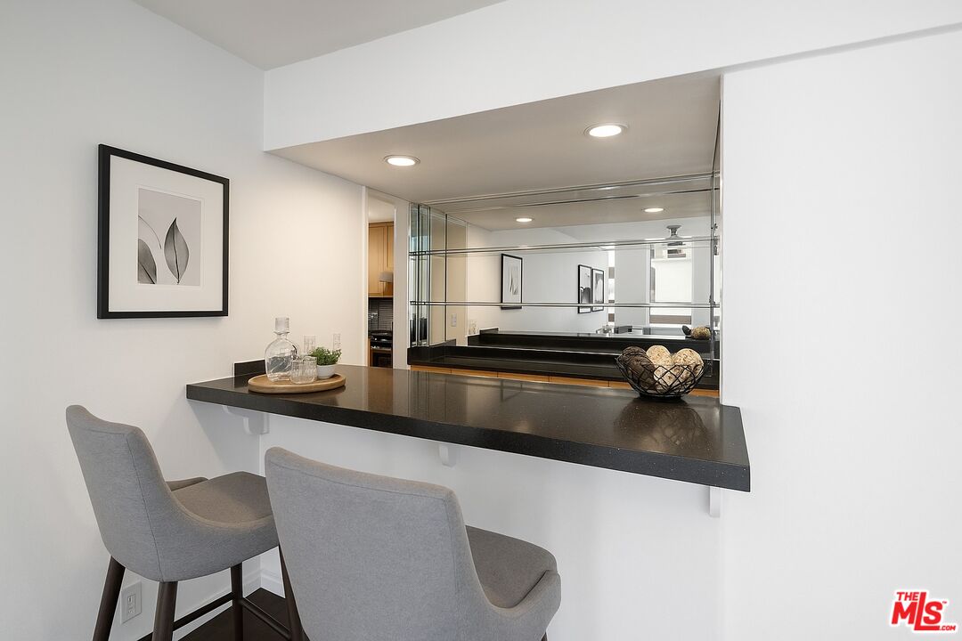 4915 Tyrone Ave Unit: 234
