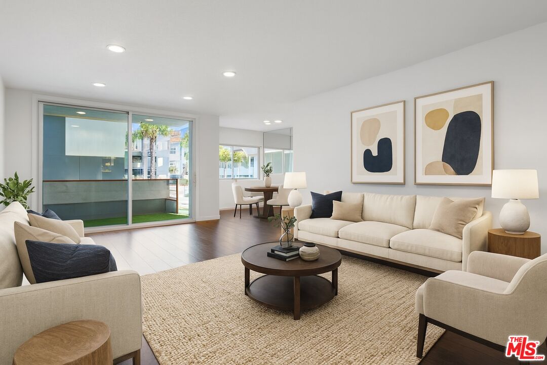 4915 Tyrone Ave Unit: 234