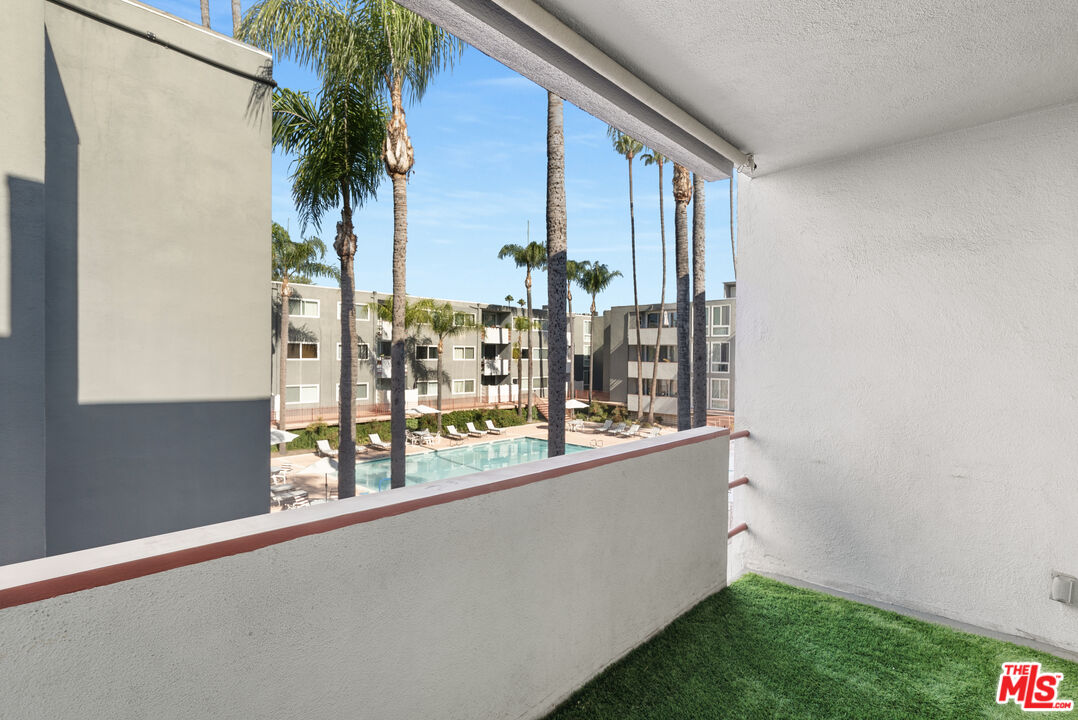 4915 Tyrone Ave Unit: 234