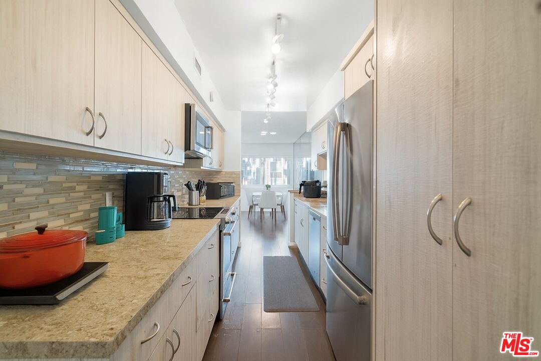 4915 Tyrone Ave Unit: 234