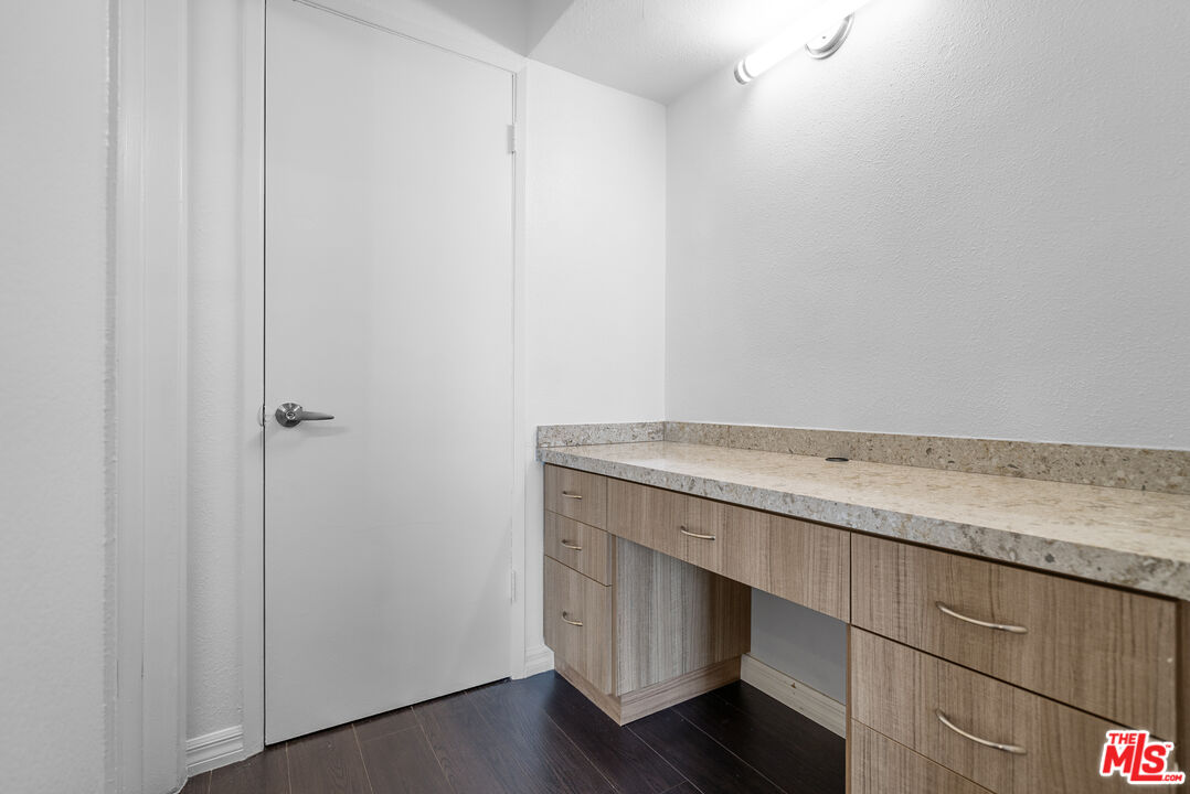 4915 Tyrone Ave Unit: 234