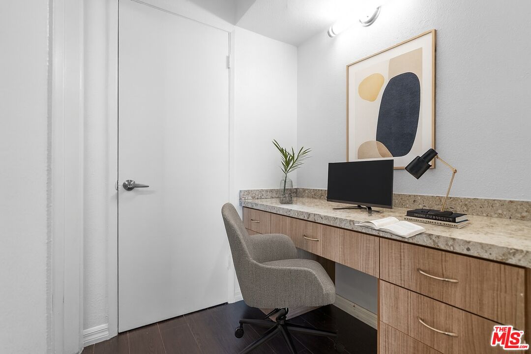 4915 Tyrone Ave Unit: 234