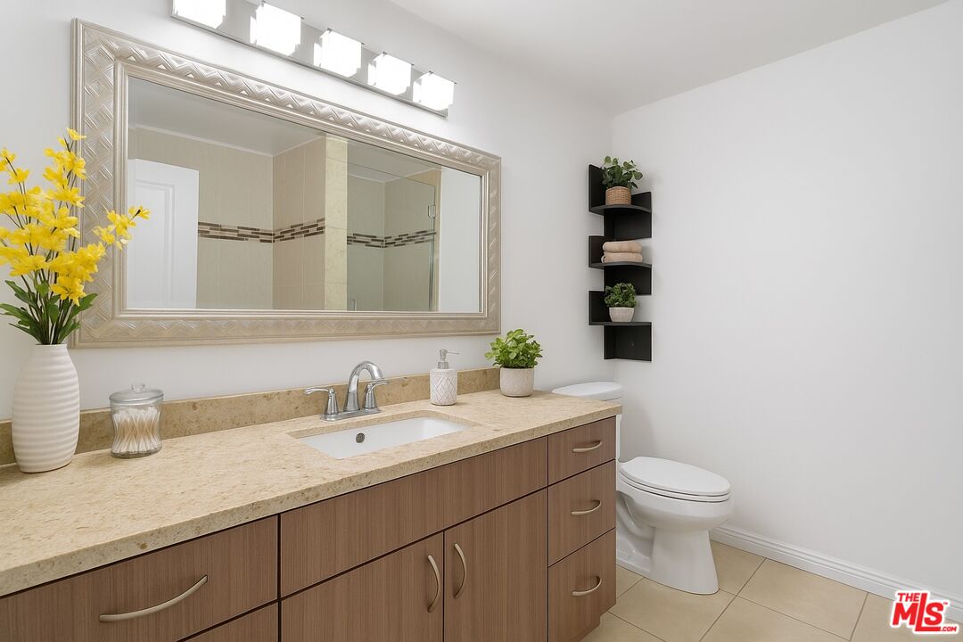 4915 Tyrone Ave Unit: 234