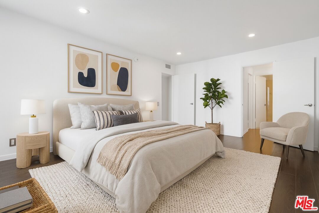 4915 Tyrone Ave Unit: 234