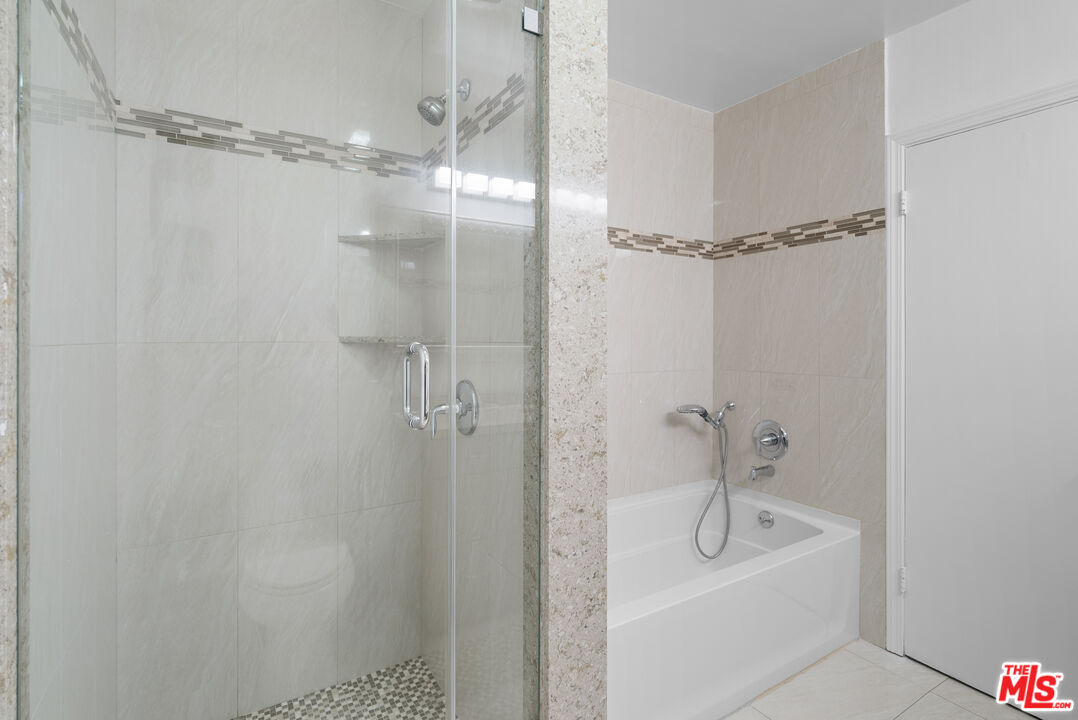 4915 Tyrone Ave Unit: 234
