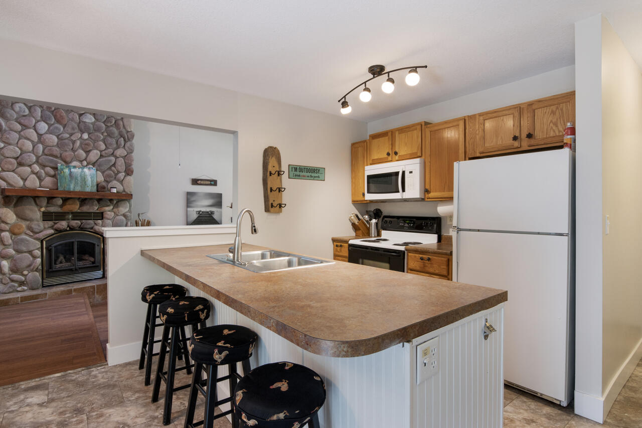 6106 Eastwood Court
