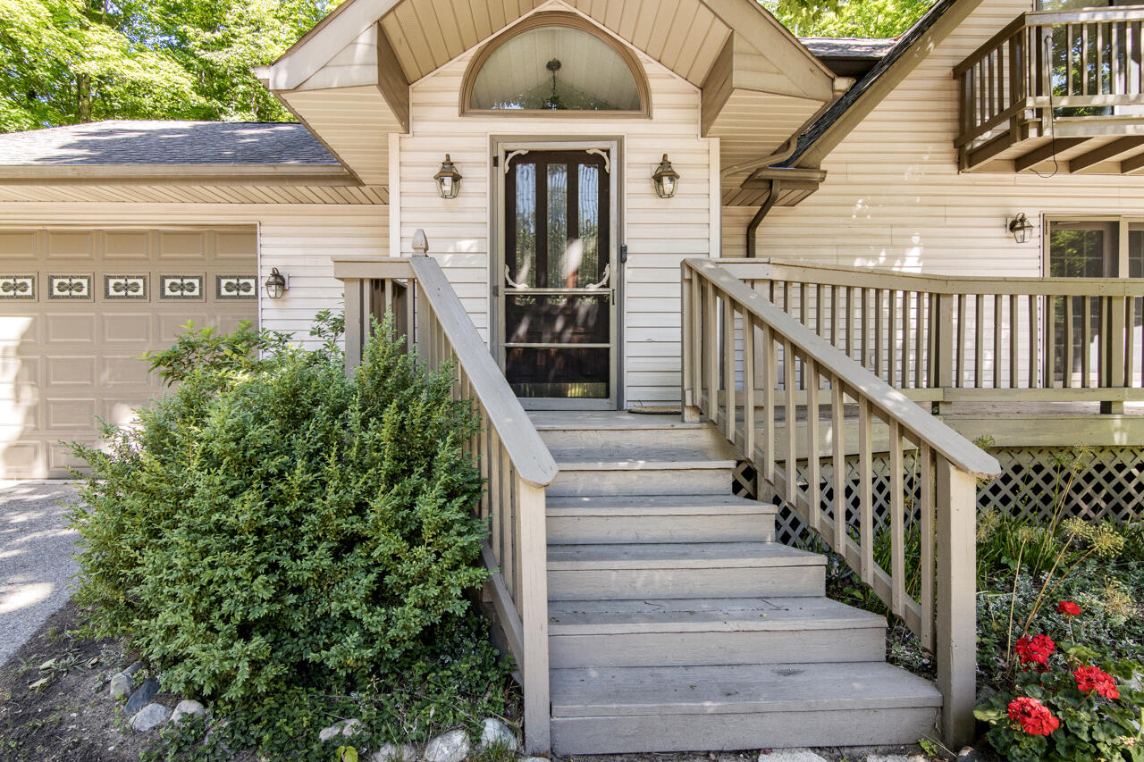 6106 Eastwood Court