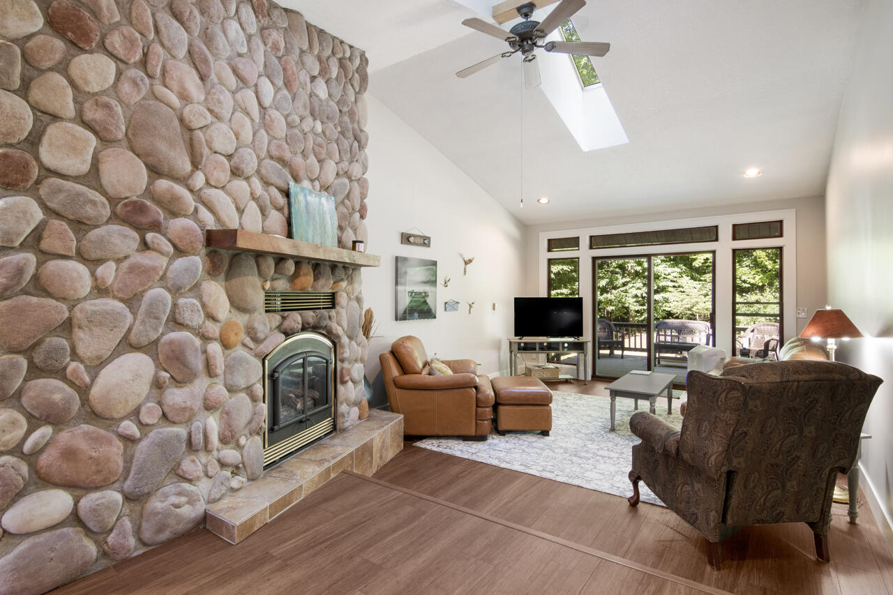 6106 Eastwood Court