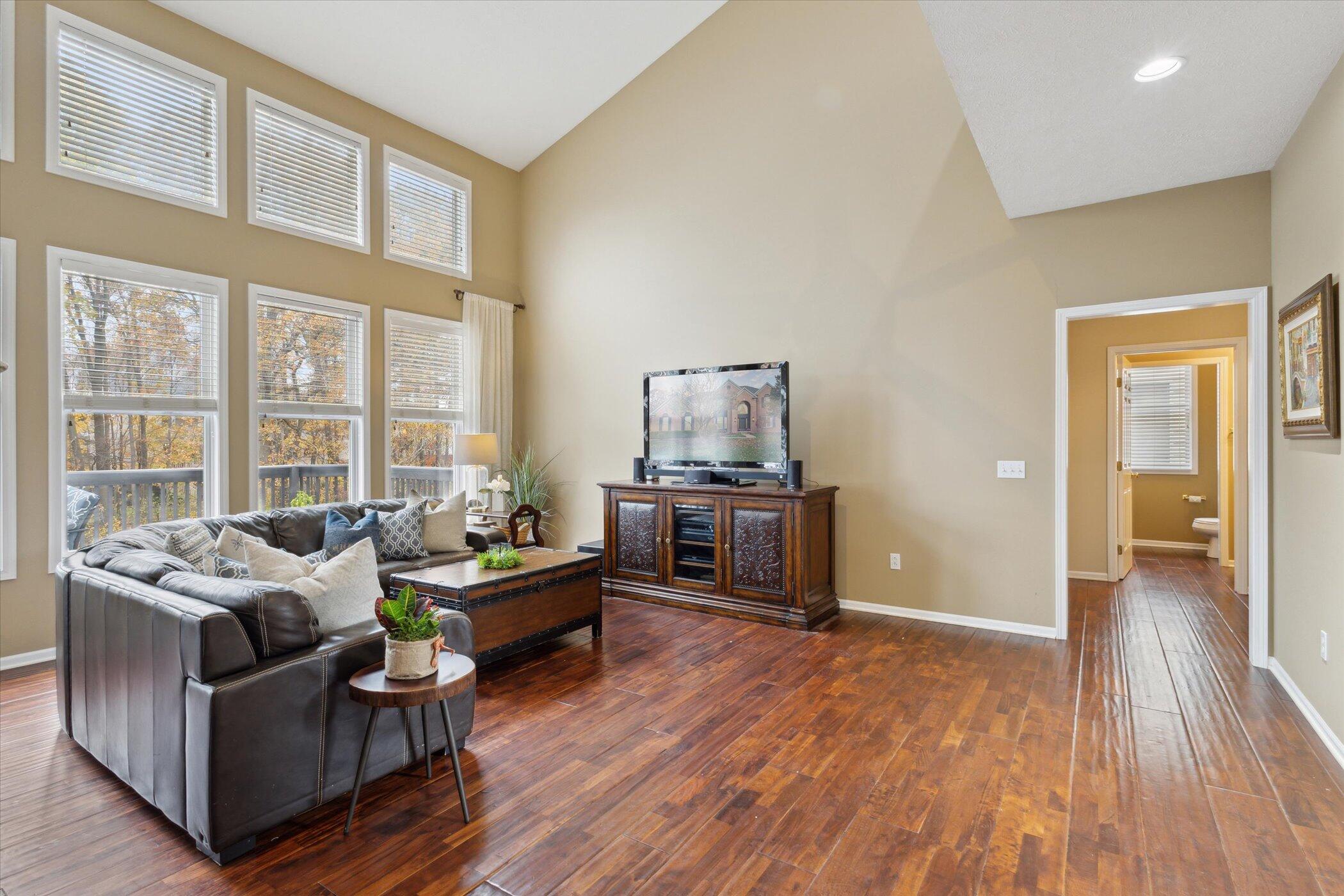 4543 Canterwood Drive NE