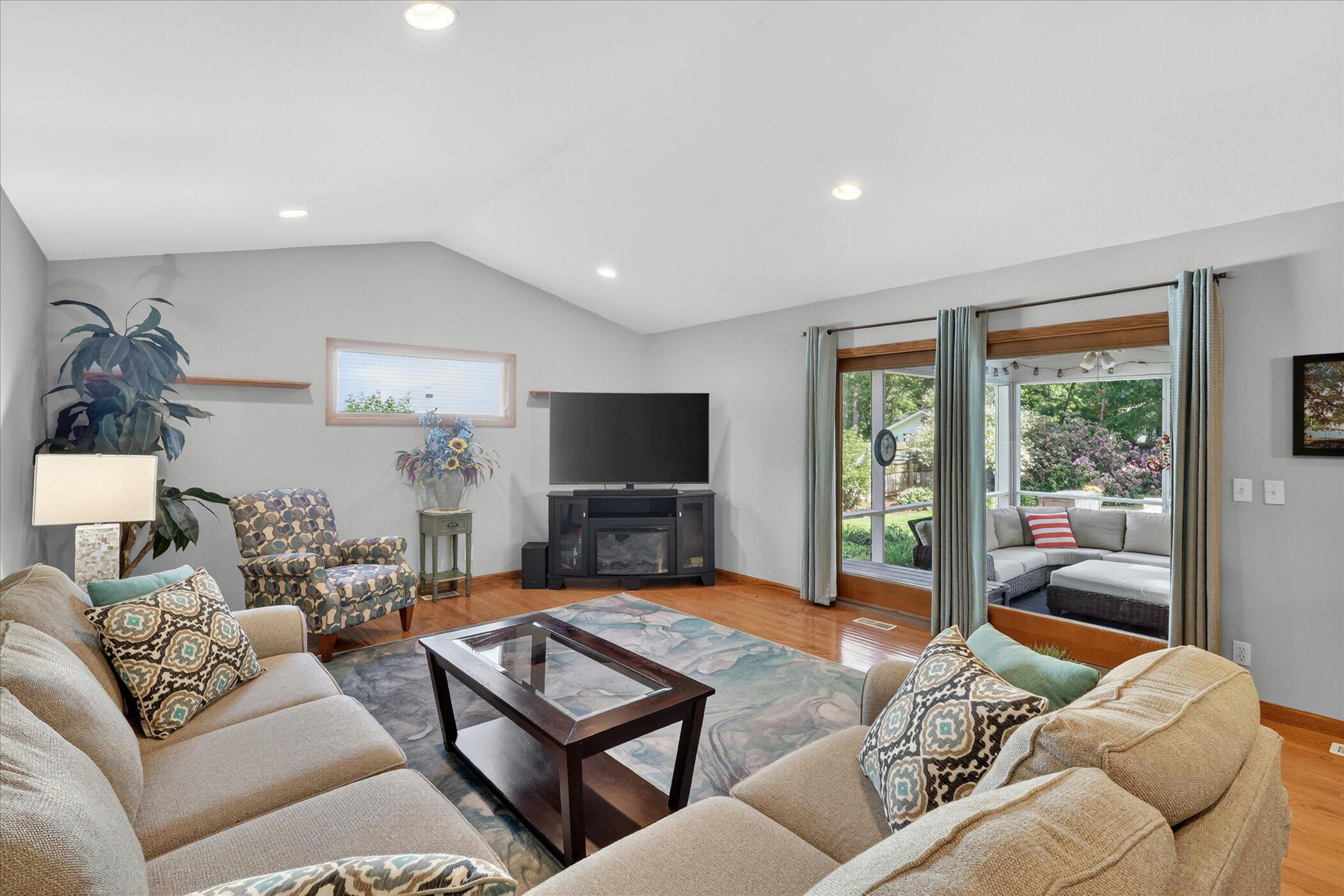 14846 Birdsong Lane