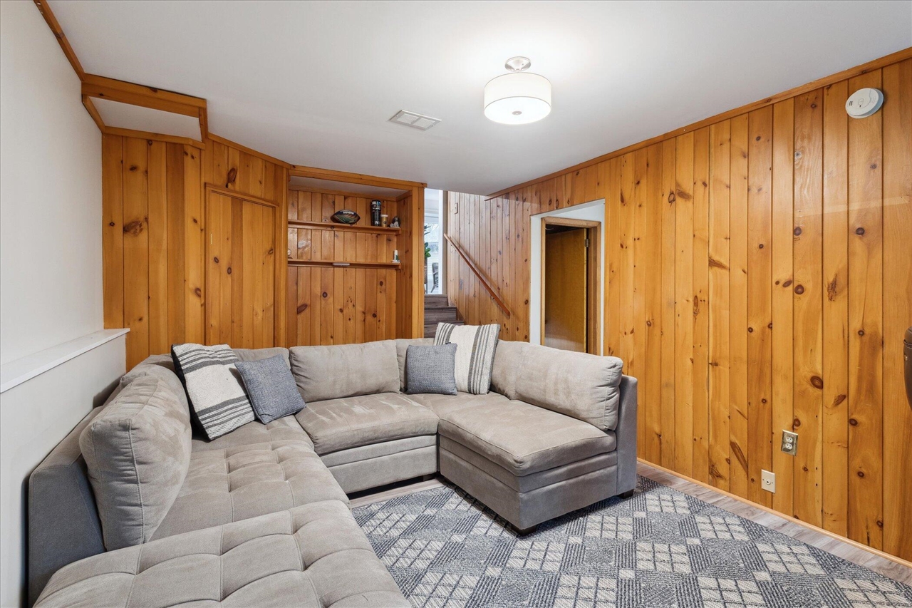 1619 Diamond Court