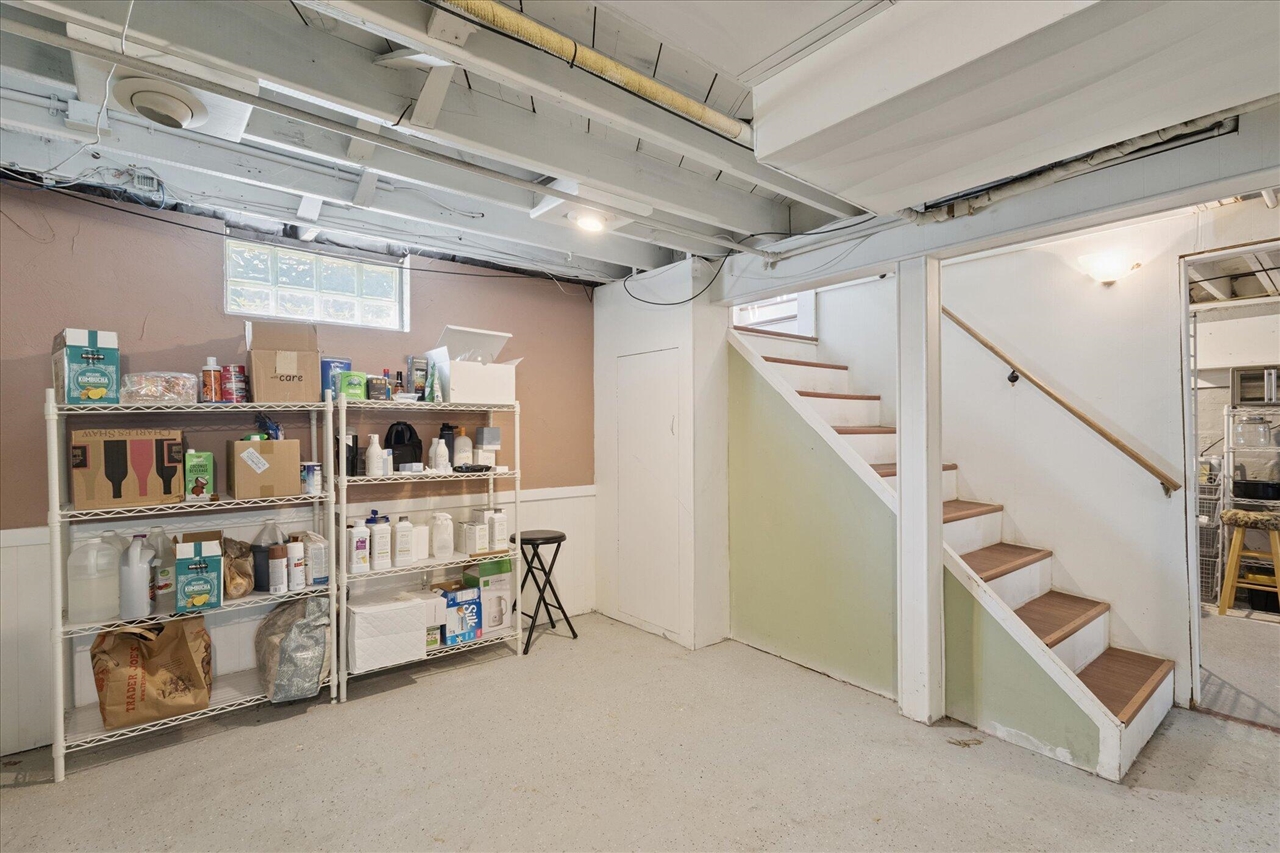 1137 Hoyt Street