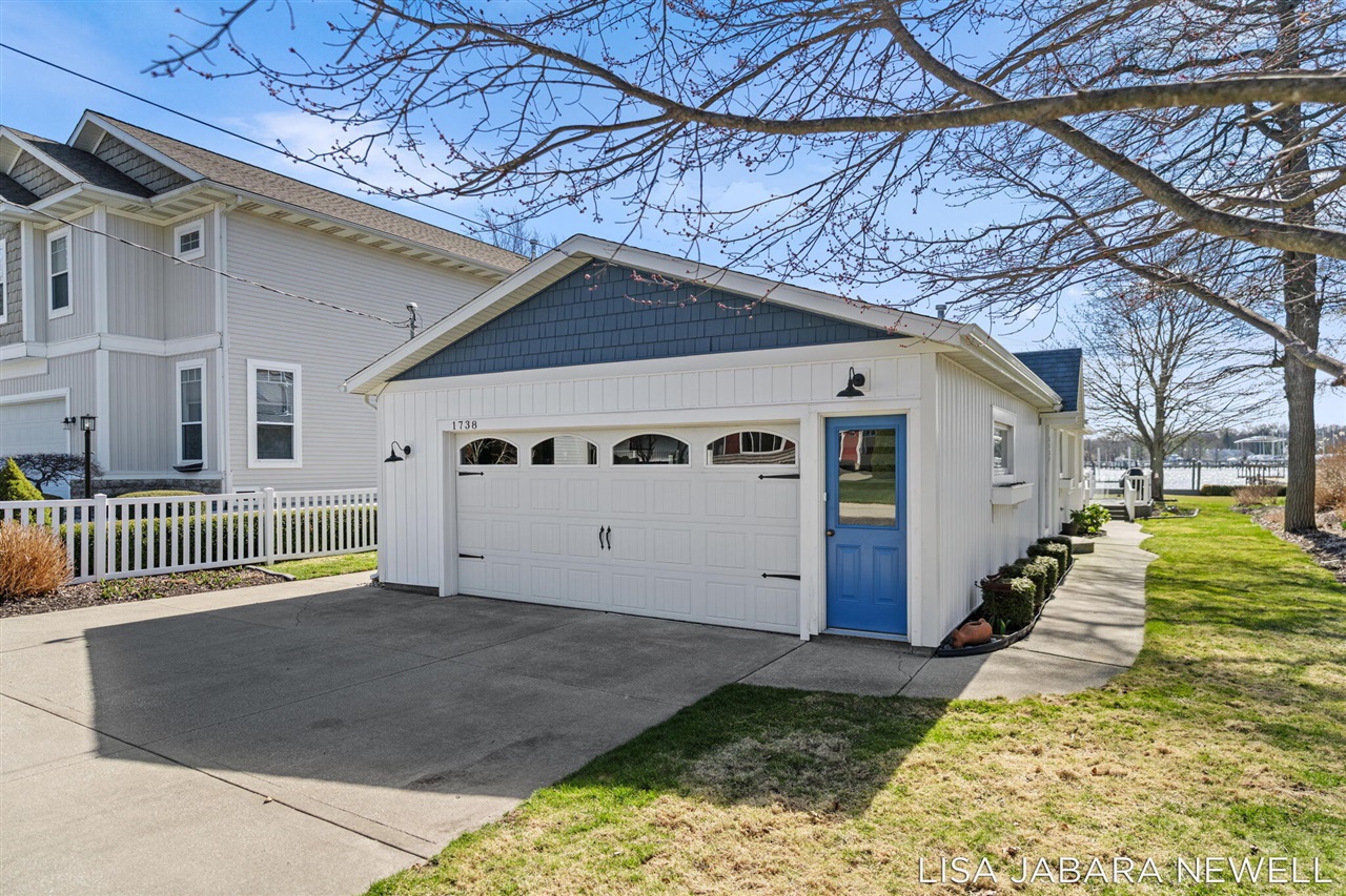 1738 Waukazoo Drive