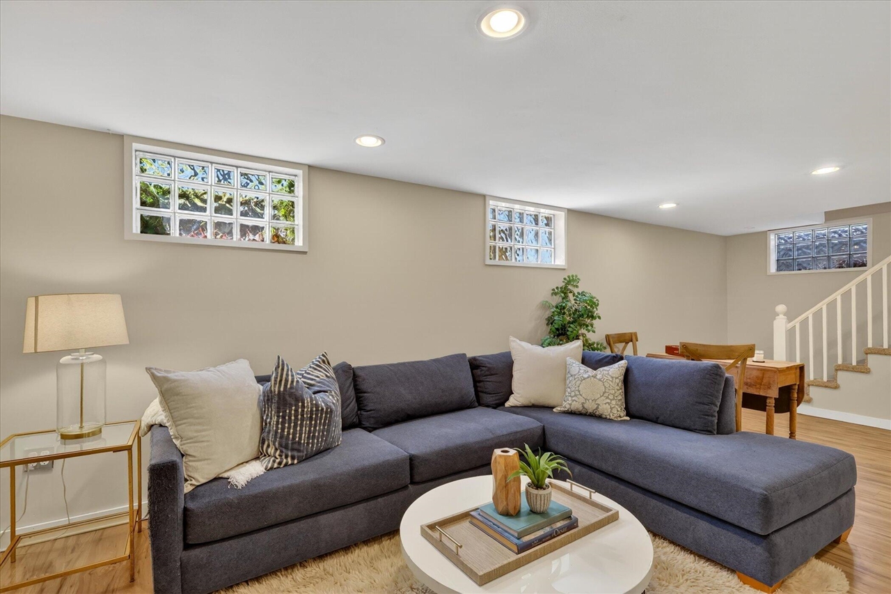 968 Gladstone Drive