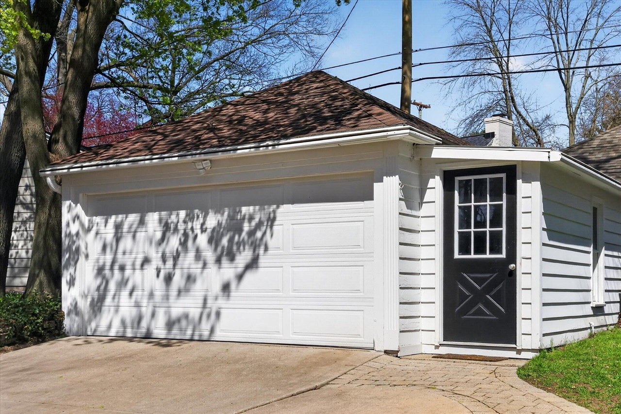 968 Gladstone Drive