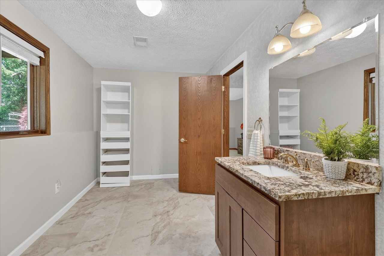 2467 Palm Dale Drive