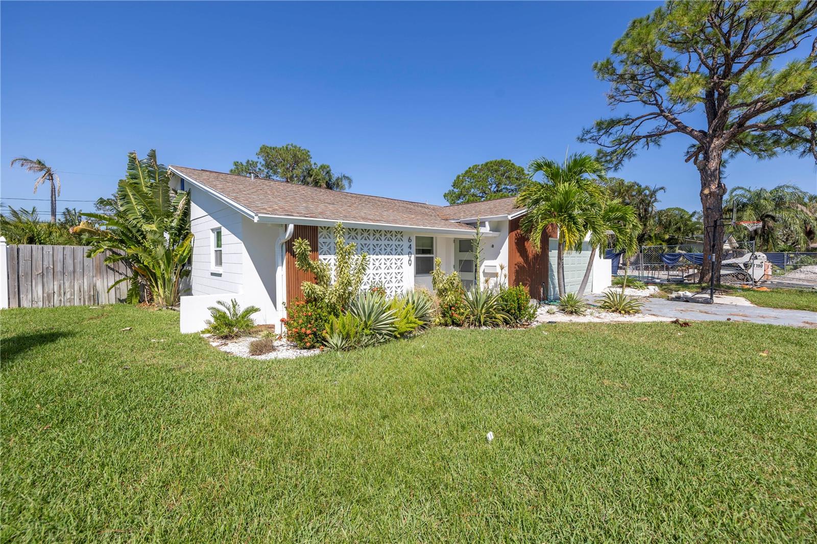 6400 BAYOU GRANDE BLVD