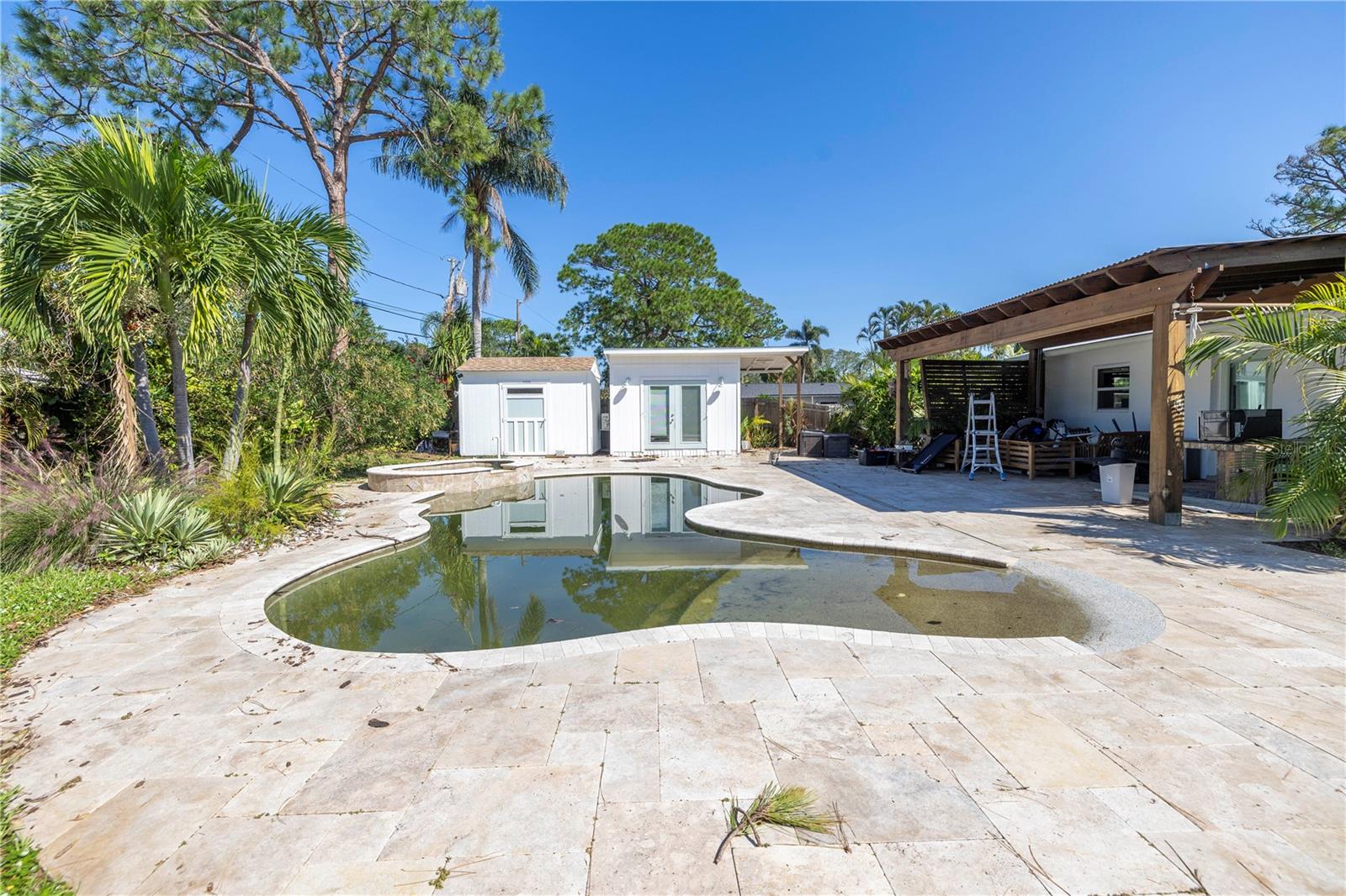 6400 BAYOU GRANDE BLVD