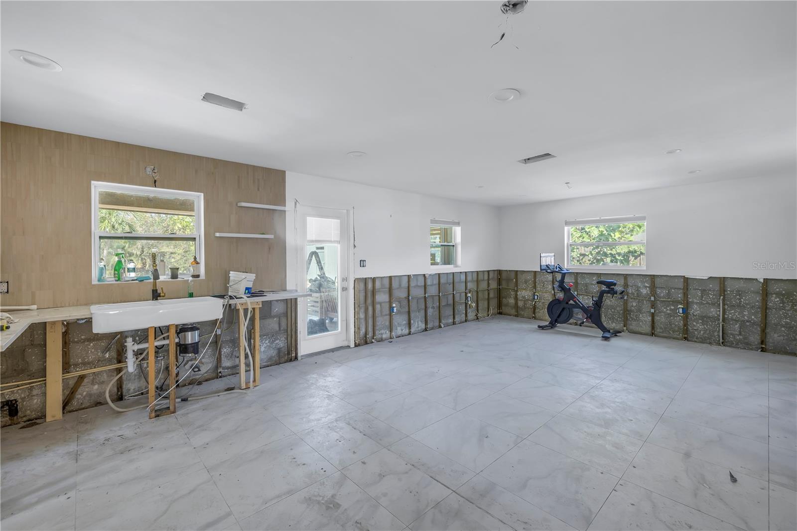 6400 BAYOU GRANDE BLVD