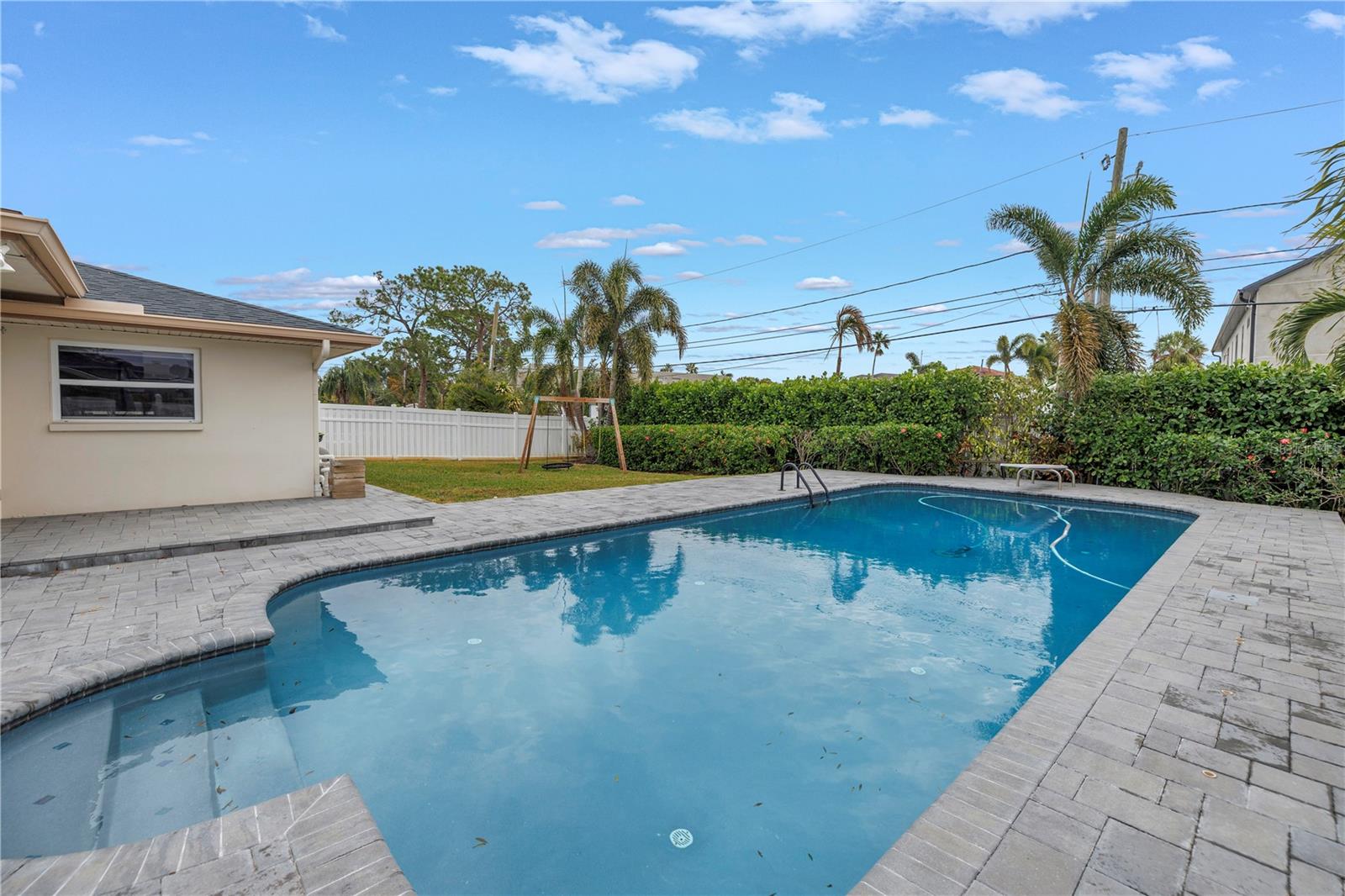 6345 TANGLEWOOD DR NE