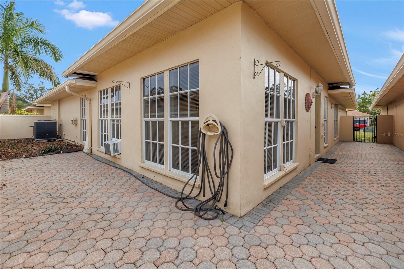 2267 HERON CIR