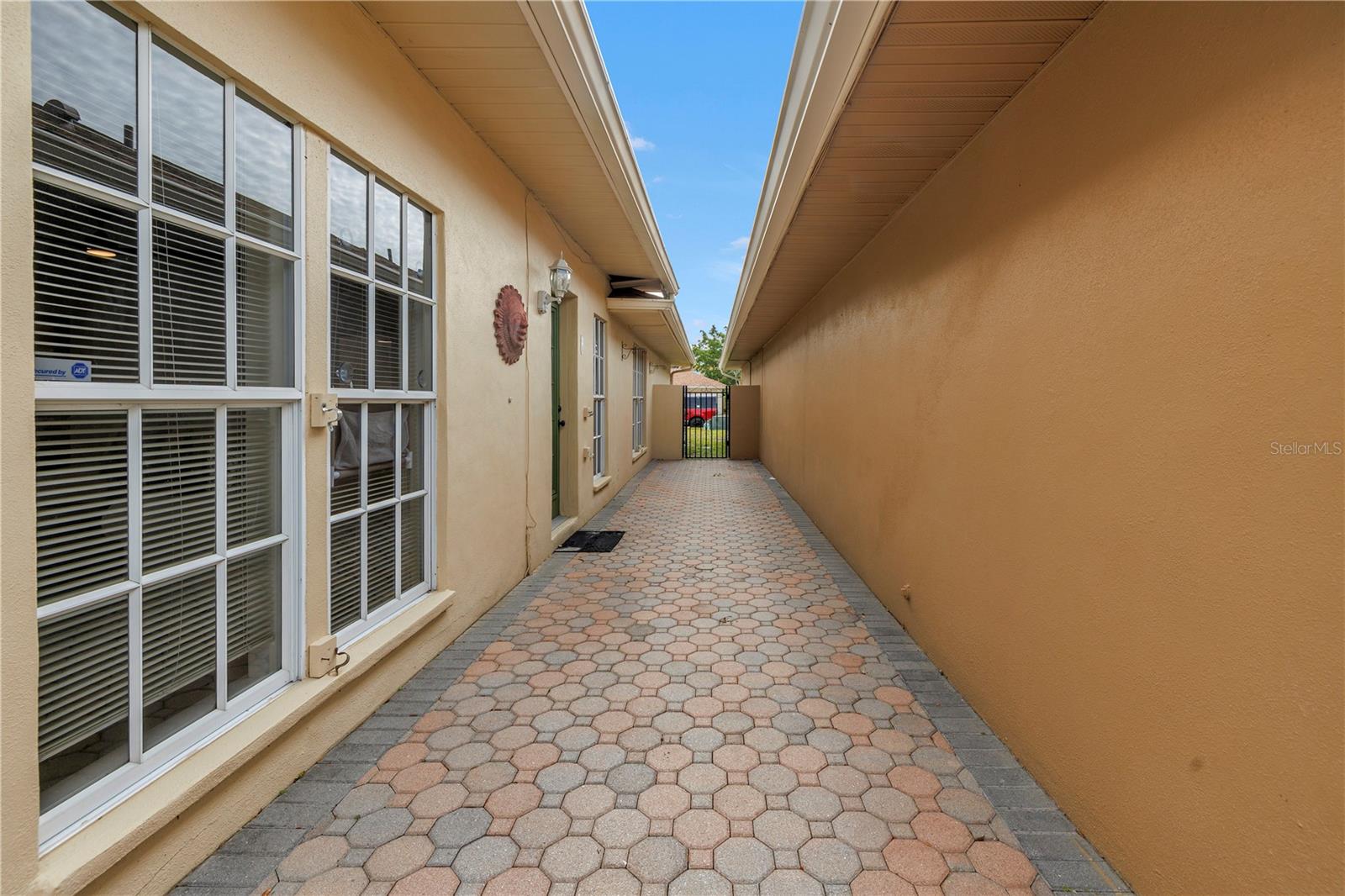 2267 HERON CIR