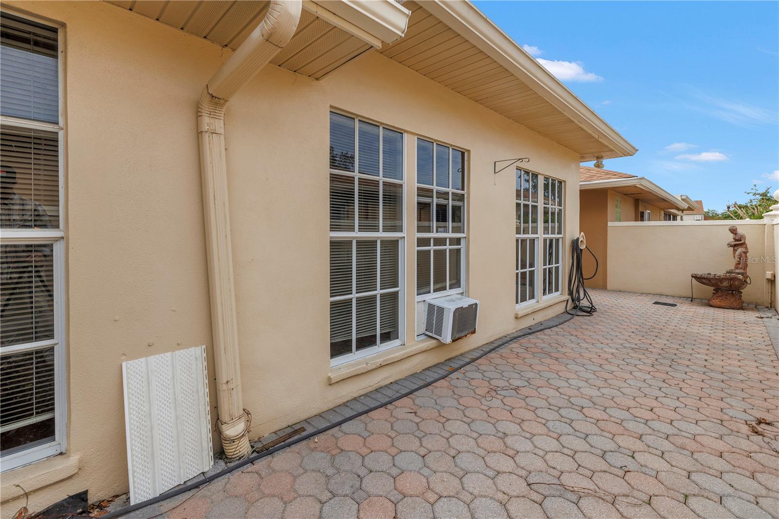 2267 HERON CIR