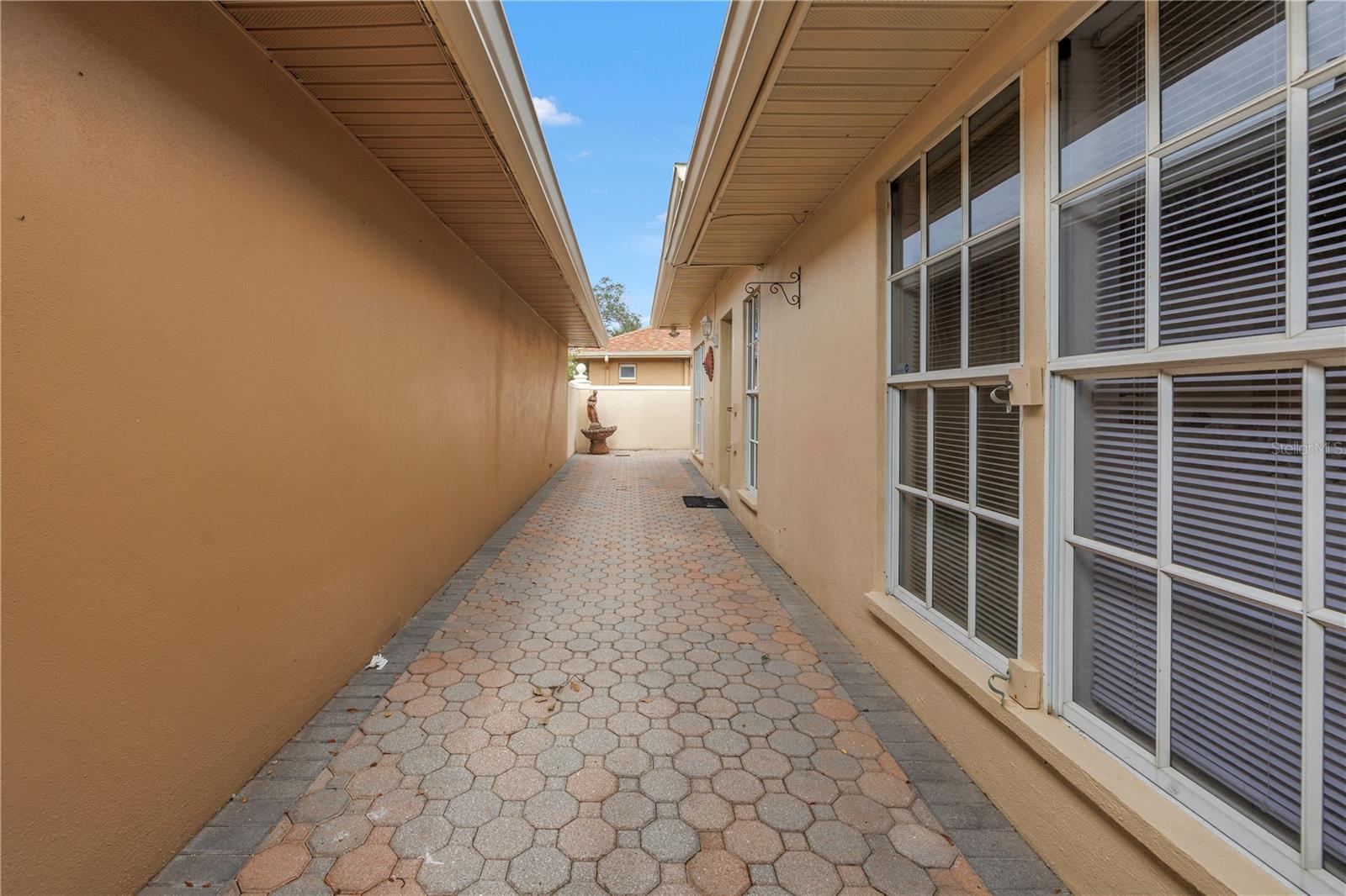 2267 HERON CIR