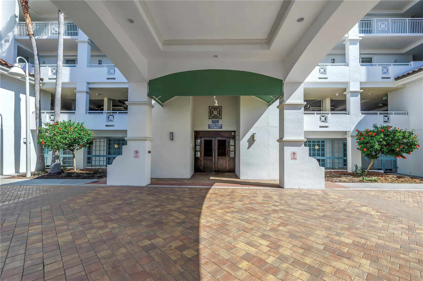 1325 SNELL ISLE BLVD NE #611