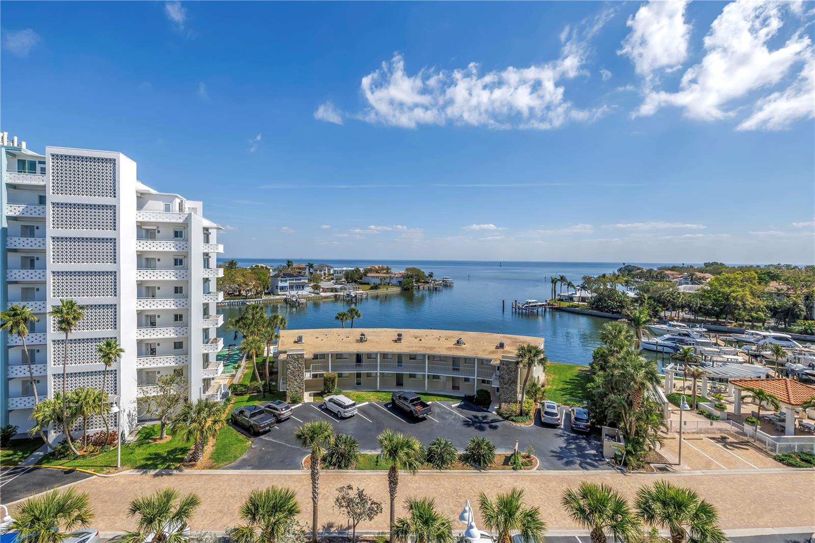 1325 SNELL ISLE BLVD NE #611