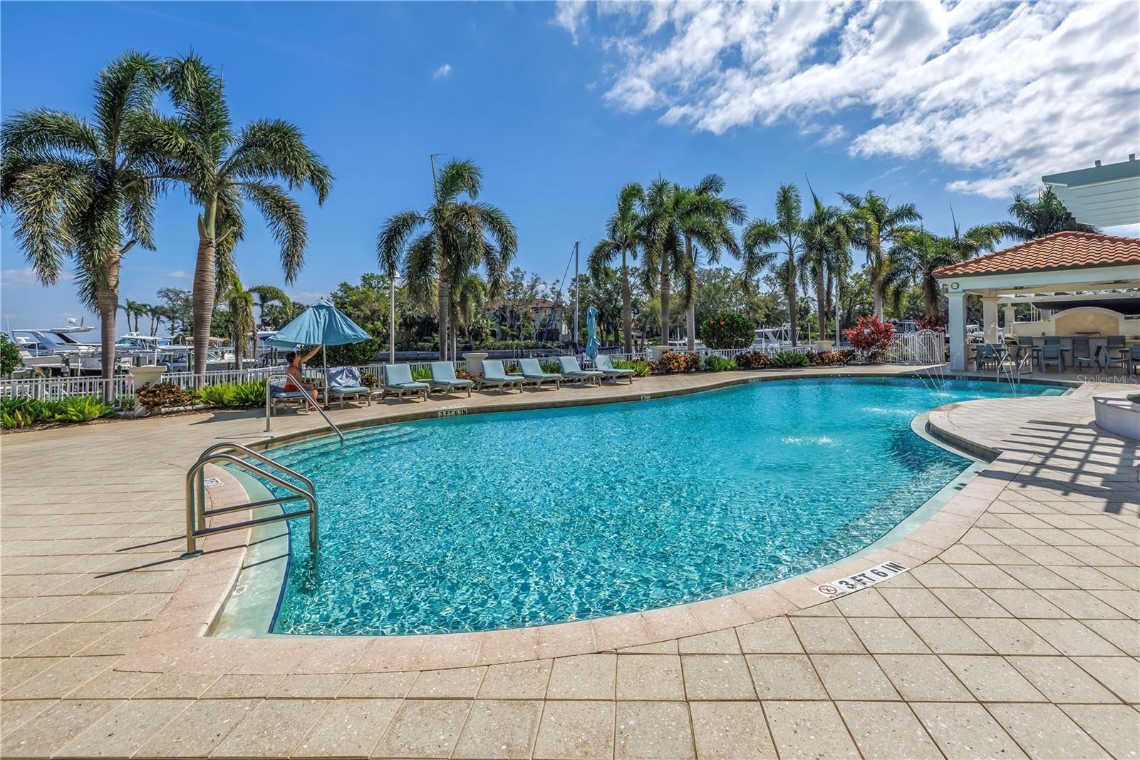 1325 SNELL ISLE BLVD NE #611