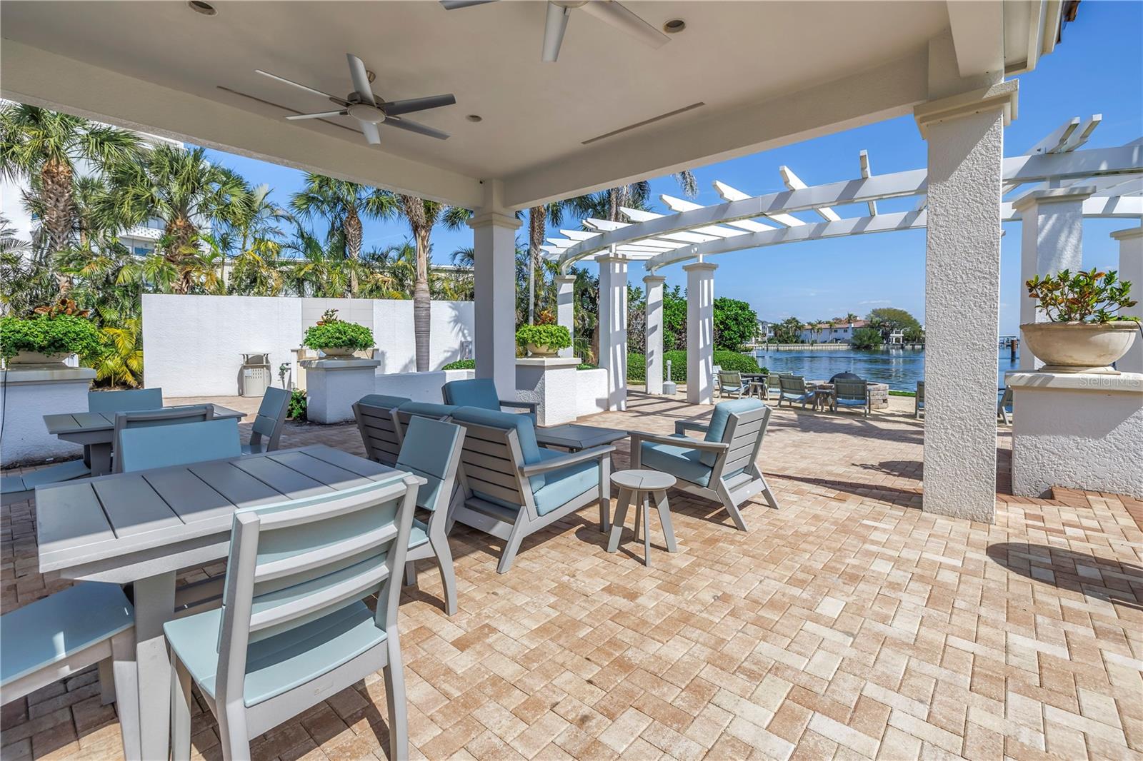 1325 SNELL ISLE BLVD NE #611