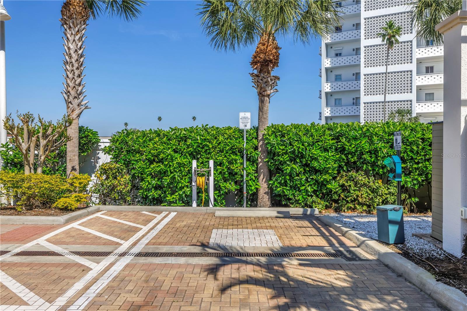 1325 SNELL ISLE BLVD NE #611