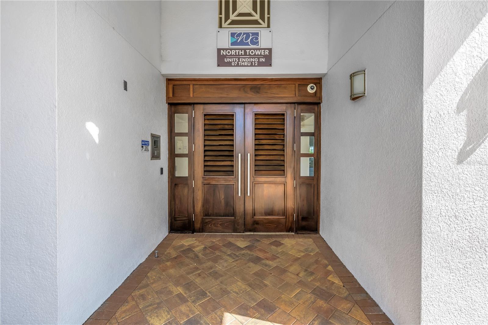 1325 SNELL ISLE BLVD NE #611