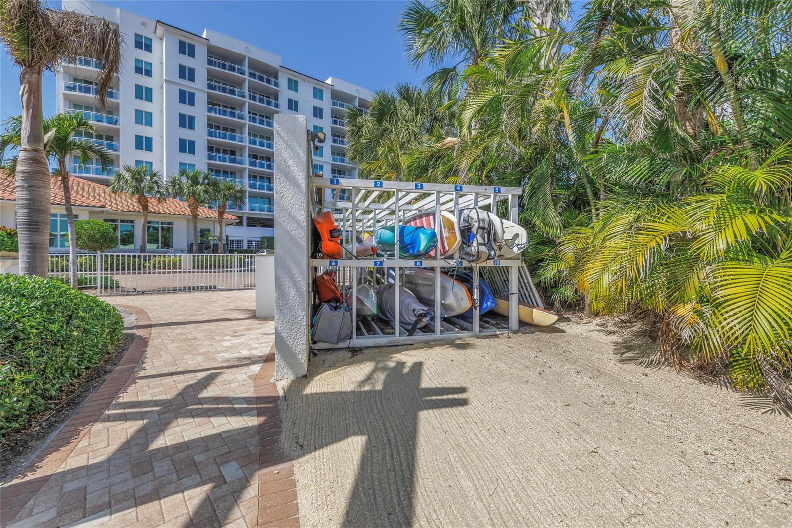 1325 SNELL ISLE BLVD NE #611